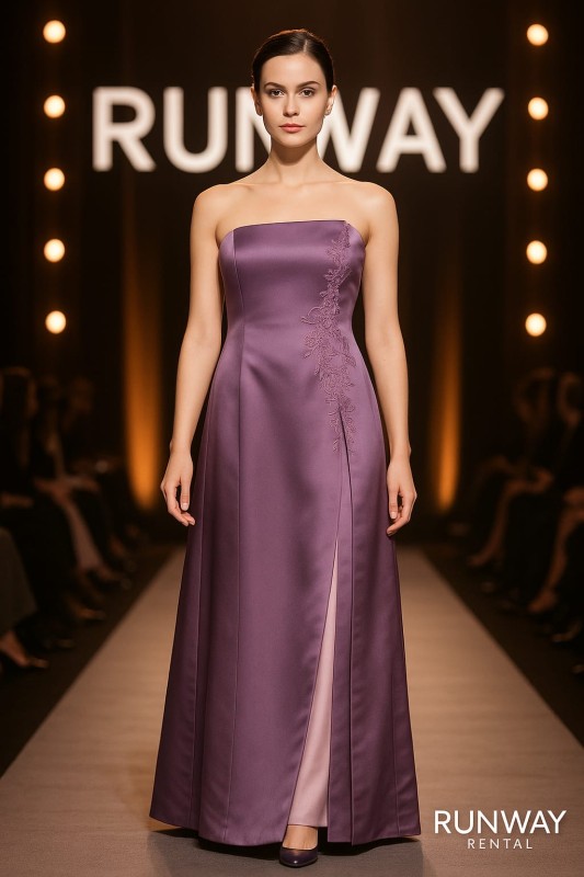 Vestido Lila tipo princesa dos tonos, hombros afuera detalle de piedras al lado izquierdo.
