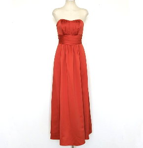 Vestido Davids Bridals color coral, hombros afuera