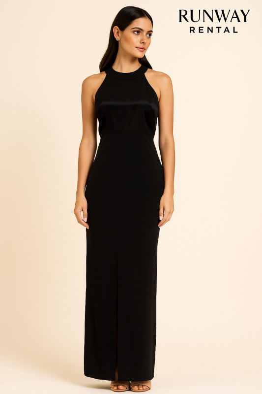Vestido negro, tipo tubo, tirantes cruzados en la espalda.