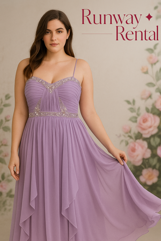Vestido color purpura claro, City Studio, con piedras enfrente, de tirantes, plisado en el busto, vuelo  a las caderas.