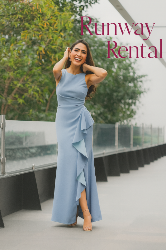 Vestido Adriana Papell color celeste tipo sirena con abertura en la pierna y vuelos desde la cadera talla 8(S)